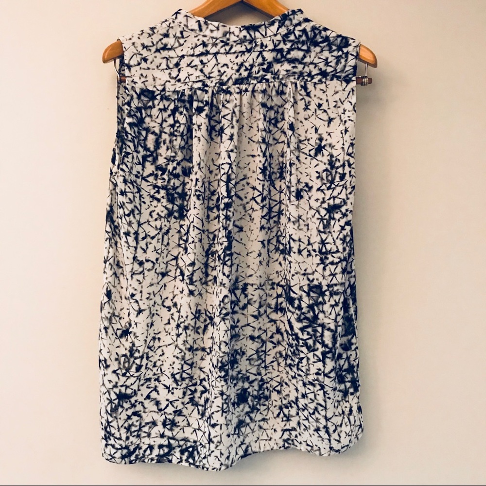 Violet + Claire abstract pattern sleeveless blouse - Picture 3 of 6